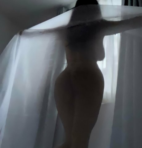 Foto di nudo di fuga di OnlyFans di Romy K