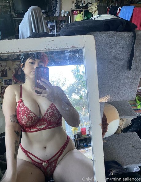 Foto di nudo di fuga di OnlyFans di Minniealiencos