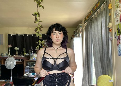 Foto di nudo di fuga di OnlyFans di Minniealiencos