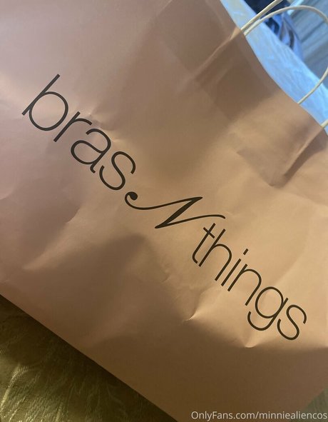 Foto di nudo di fuga di OnlyFans di Minniealiencos