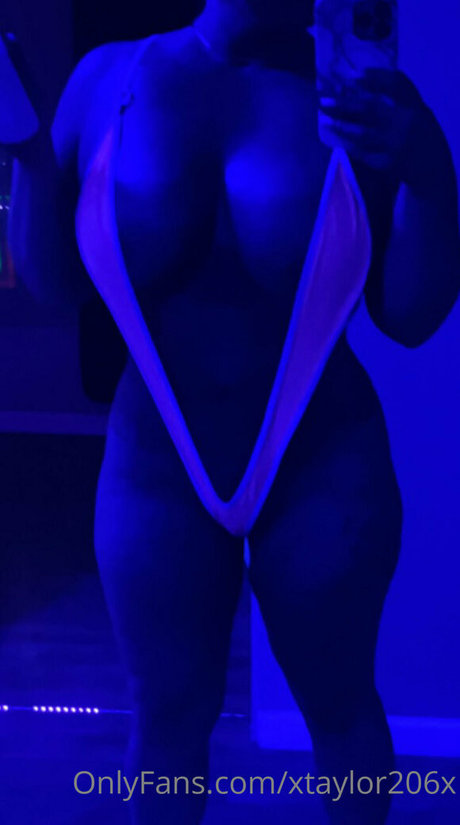 Foto di nudo di fuga di OnlyFans di Xtaylor206x
