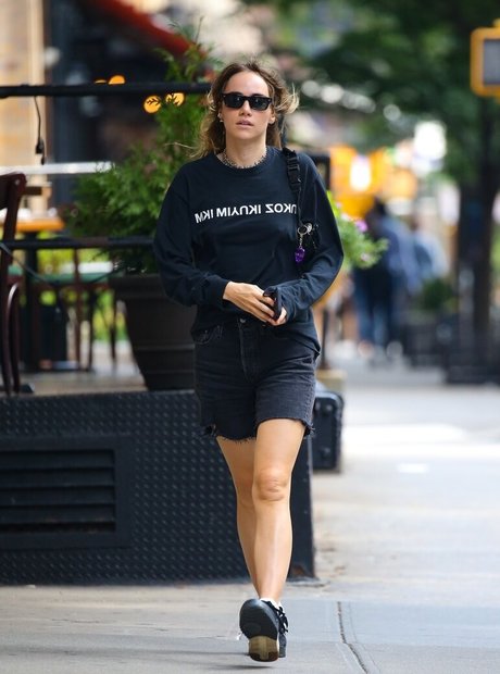 Suki Waterhouse