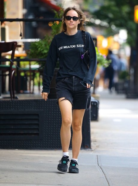 Suki Waterhouse