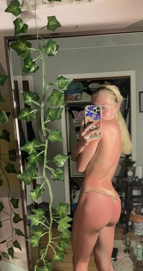 Foto di nudo di fuga di OnlyFans di Urdirtygirl420
