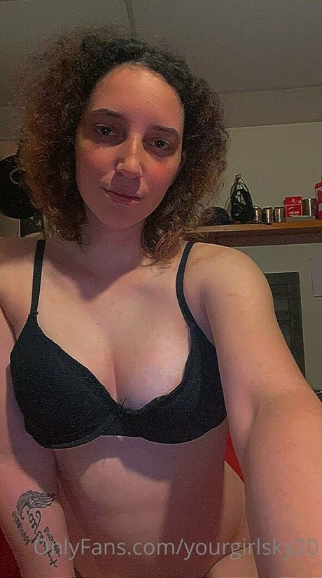 Foto di nudo di fuga di OnlyFans di Itsyagirlsky