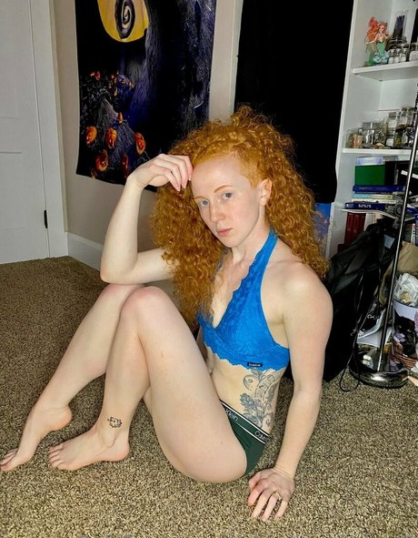Foto di nudo di fuga di OnlyFans di Thatredheadedgirl6
