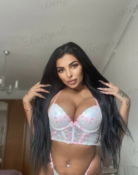 Foto di nudo di fuga di OnlyFans di Nincsnincs0702