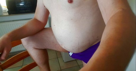 Foto di nudo di fuga di OnlyFans di Bellystuffingfan