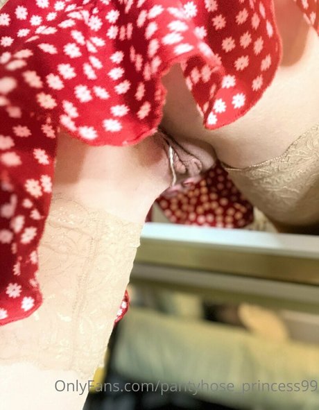 Foto di nudo di fuga di OnlyFans di Pantyhoseprincess99