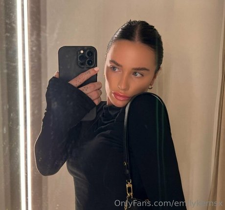 Foto di nudo di fuga di OnlyFans di Emilykernsx