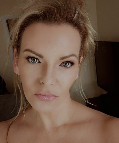 Foto di nudo di fuga di OnlyFans di Goddess Kathena