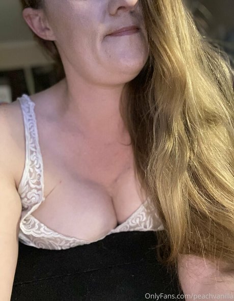 Foto di nudo di fuga di OnlyFans di Peachvanilla