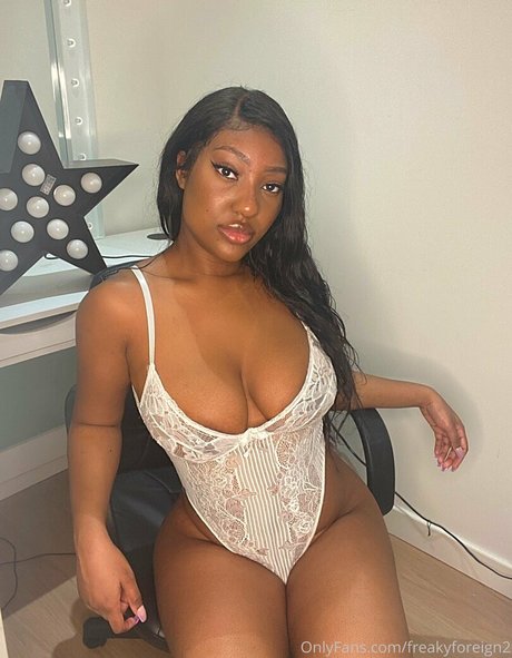 Foto di nudo di fuga di OnlyFans di Freakyforeign2