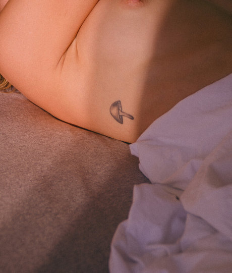Foto di nudo di fuga di OnlyFans di Miacbell