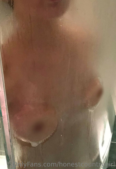 Foto di nudo di fuga di OnlyFans di Honestcountrygirl