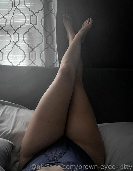 Foto di nudo di fuga di OnlyFans di Browneyedkitty