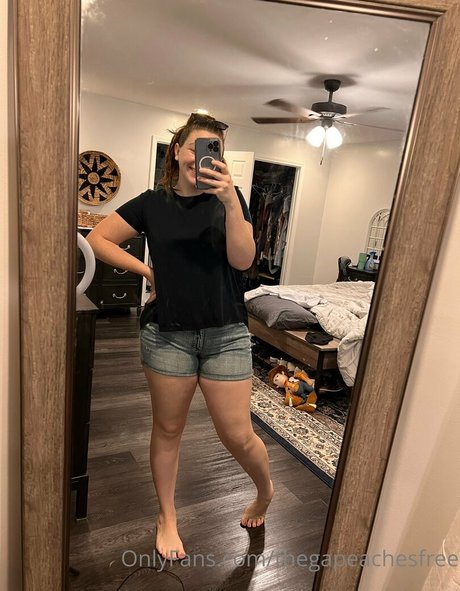 Hotwifepeachesfree