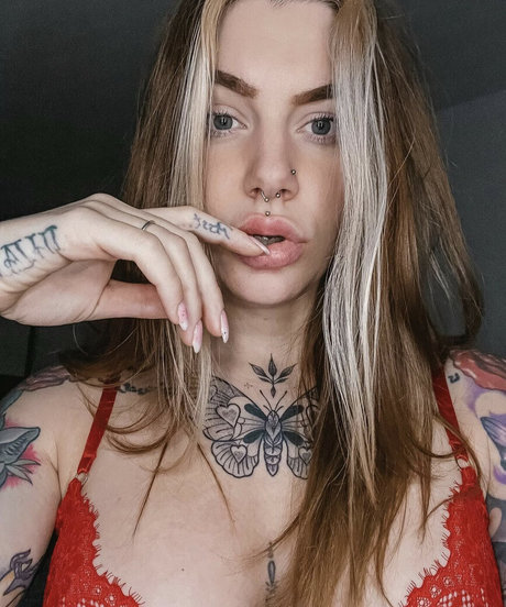 Foto di nudo di fuga di OnlyFans di Alinemclovin