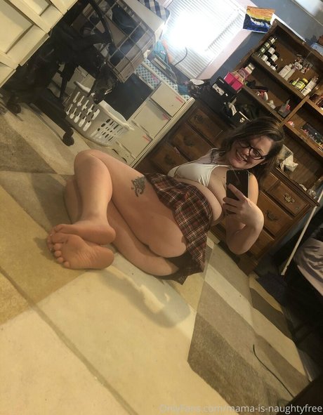 Foto di nudo di fuga di OnlyFans di Mamaisnaughtyfree