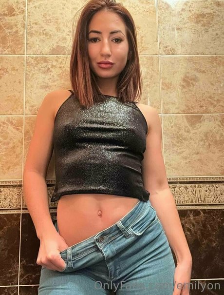 Foto di nudo di fuga di OnlyFans di Emilyon