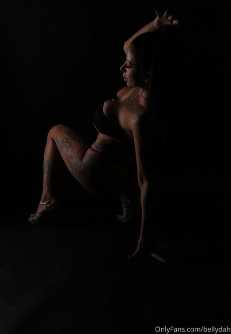 Foto di nudo di fuga di OnlyFans di Bellydah