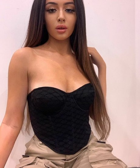 Foto di nudo di fuga di OnlyFans di Nidakhan