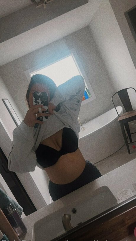 Brunettebombshell13