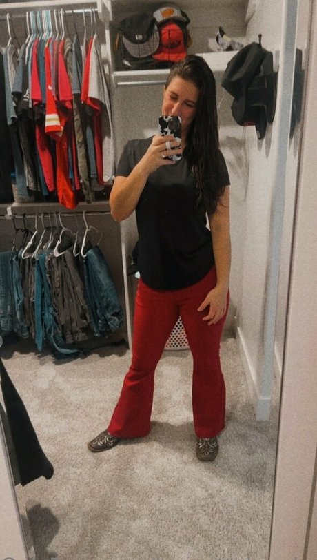Brunettebombshell13