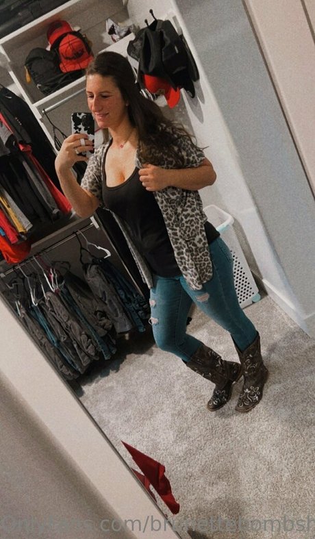 Brunettebombshell13