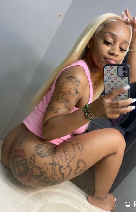 Foto di nudo di fuga di OnlyFans di Badassheaven
