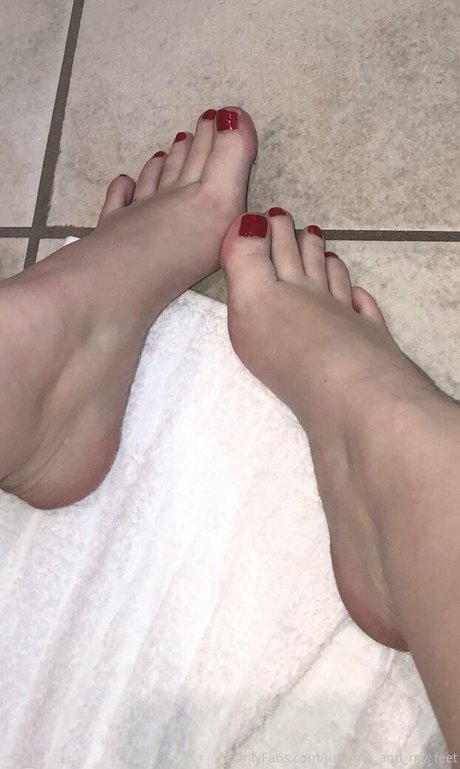 Foto di nudo di fuga di OnlyFans di Justmeandmyfeet