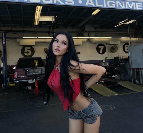 Foto di nudo di fuga di OnlyFans di Maggie Lindemann