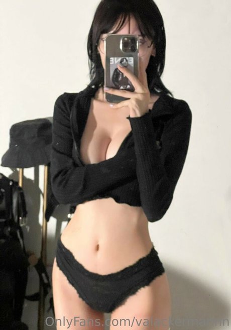 Foto di nudo di fuga di OnlyFans di Valerya Salinas