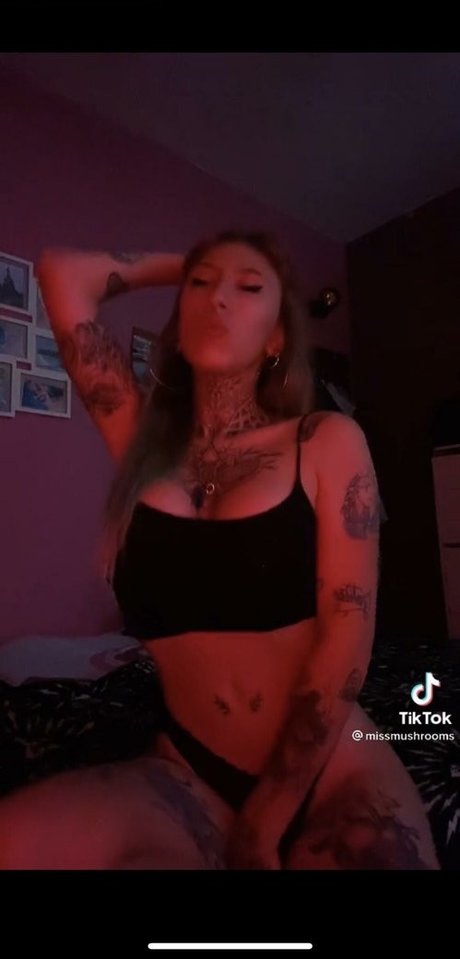 Foto di nudo di fuga di OnlyFans di Missmushrooms