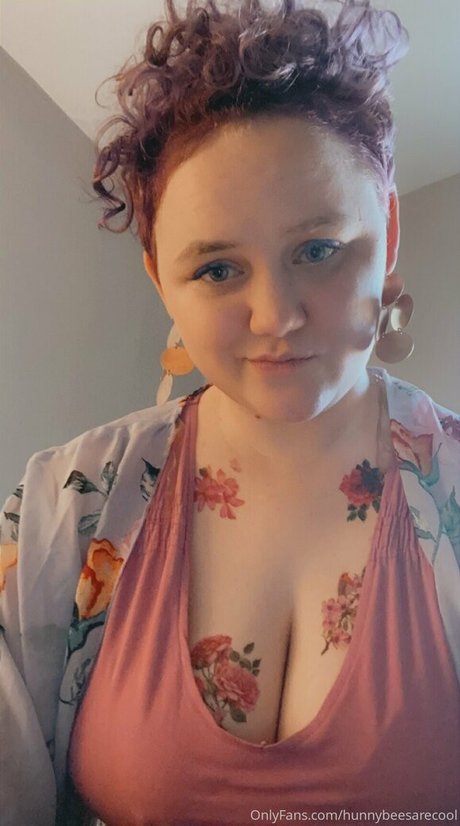 Foto di nudo di fuga di OnlyFans di Hunnybeesarecool