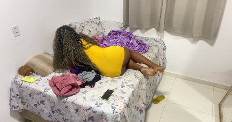 Foto di nudo di fuga di OnlyFans di Renata Souza