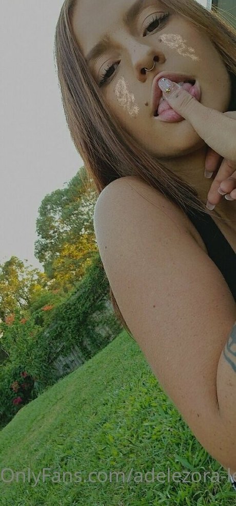 Foto di nudo di fuga di OnlyFans di Adelezoraleefree