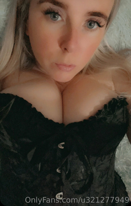 Foto di nudo di fuga di OnlyFans di Smilelaughshine