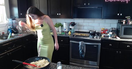 Foto di nudo di fuga di OnlyFans di Kitchenwifi