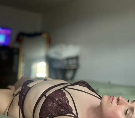 Foto di nudo di fuga di OnlyFans di Mikaelaistired