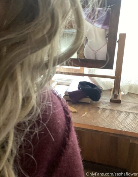 Foto di nudo di fuga di OnlyFans di Sashaflower
