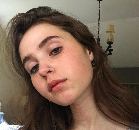 Foto di nudo di fuga di OnlyFans di Clairo