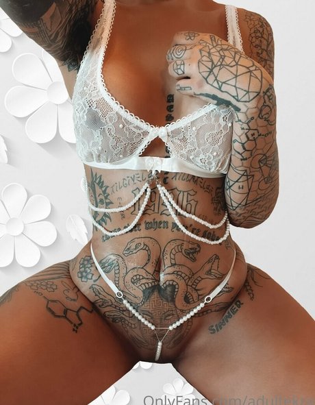 Foto di nudo di fuga di OnlyFans di Adultekra