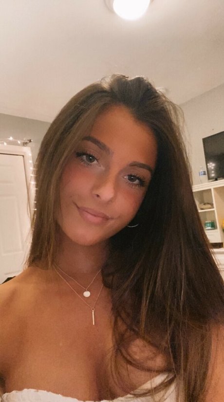 Foto di nudo di fuga di OnlyFans di Elise Mancabelli