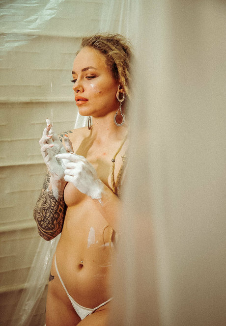 Foto di nudo di fuga di OnlyFans di Thatkansasgirlfree