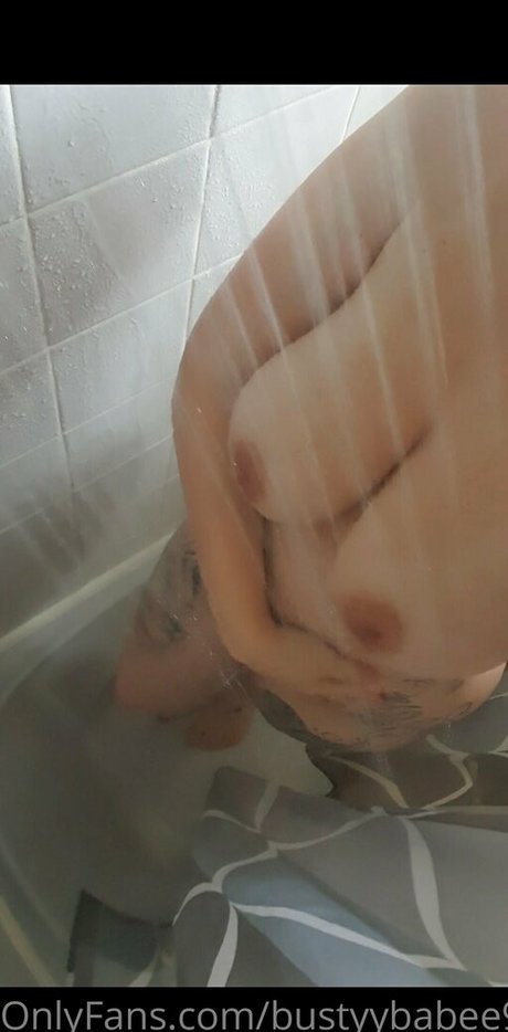 Foto di nudo di fuga di OnlyFans di Bustyybabee92