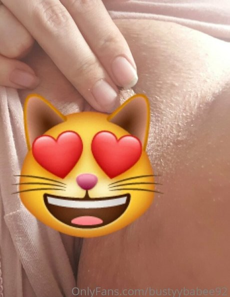 Foto di nudo di fuga di OnlyFans di Bustyybabee92