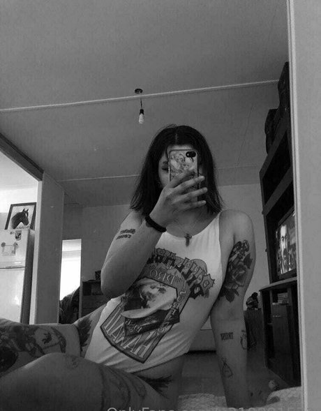 Foto di nudo di fuga di OnlyFans di Loladeinnn