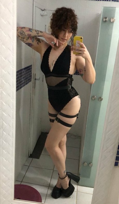 Foto di nudo di fuga di OnlyFans di Addaraflor