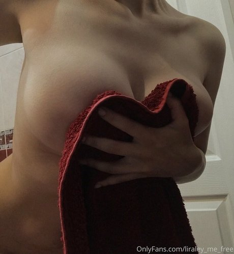 Foto di nudo di fuga di OnlyFans di Liraleymefree